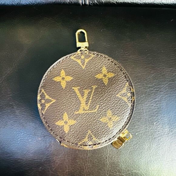Louis Vuitton Round Coin Purse - Picture 1 of 6